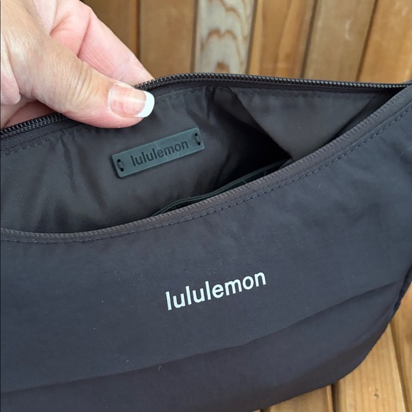 Lululemon Everywhere Belt Bag Black Crossbody Waist Pack 1L - Picture 7 of 12